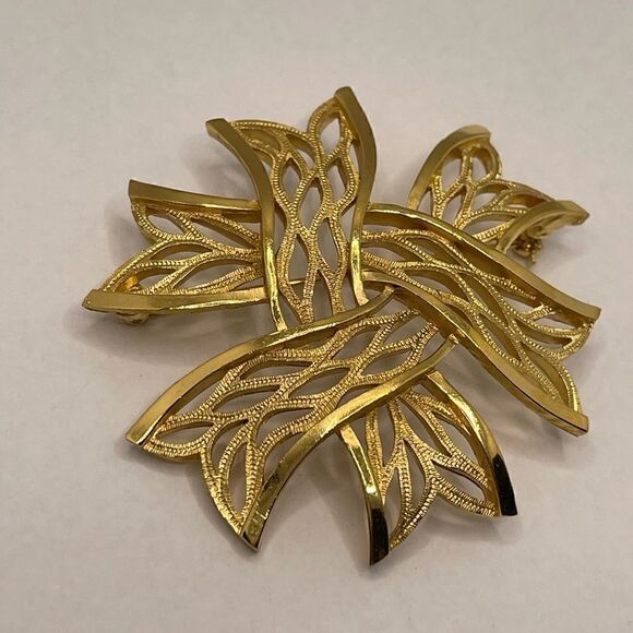 Vintage crown trifari brooch - Picture 6 of 11